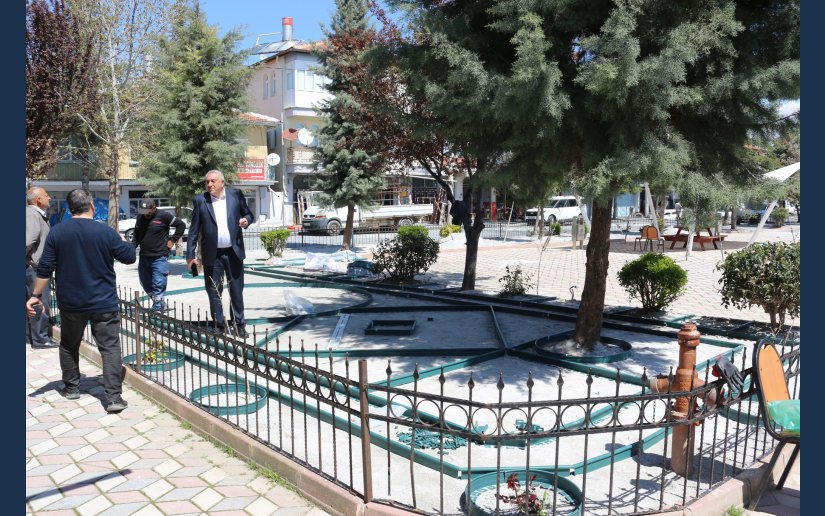 ŞEHİT BİROL DAĞLI PARKI ( CUMHURİYET ALANI ) ve MERKEZ CAMİ BAHÇESİNDE PEYZAJ ÇALIŞMALARI BAŞLADI.