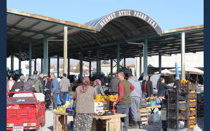 TUZLUKÇU’DA SALI PAZARI YOĞUN İLGİ GÖRDÜ