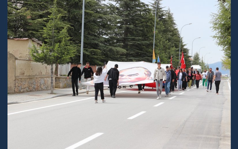 TUZLUKÇU’DA 19 MAYIS GENÇLİK YÜRÜYÜŞÜ DÜZENLENDİ