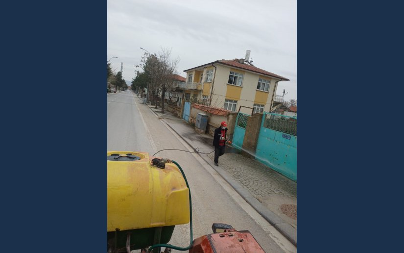 YABANİ OT TEMİZLİĞİ VE İLAÇLAMA ÇALIŞMALARINA BAŞLANDI