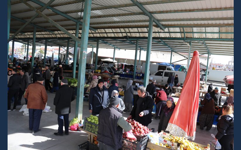 RAMAZAN ÖNCESİ TUZLUKÇU’DA SALI PAZARINDA YOĞUNLUK